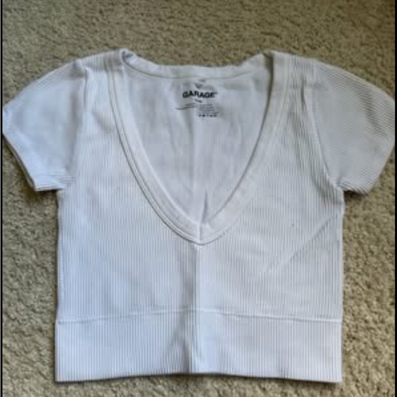 V-Neck Ribbed Crop Tops - Picture 2 of 5